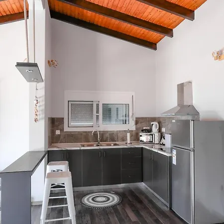 Blue Heaven Kerami Ferienhaus *