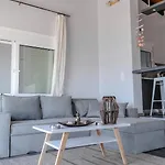 Blue Heaven Kerami 펜션