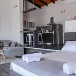 Blue Heaven Kerami 펜션 *